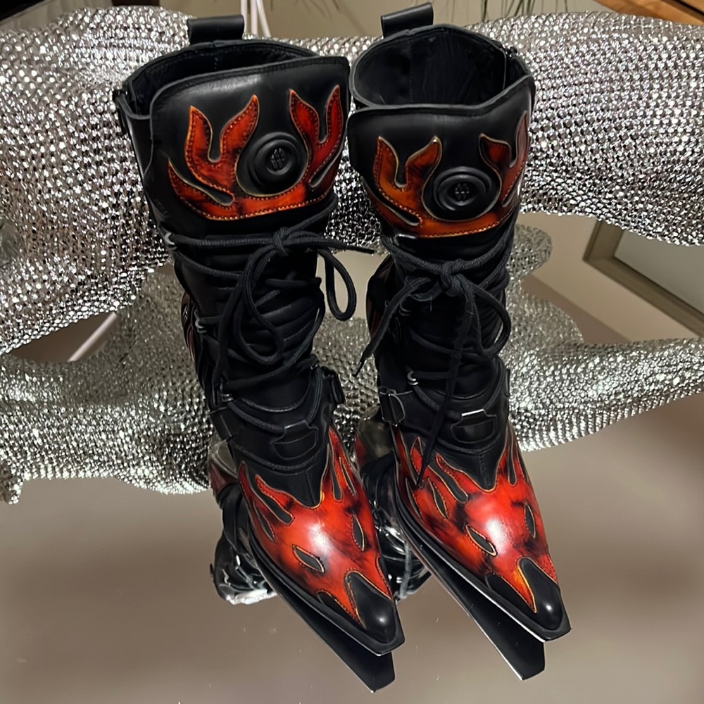 Black, red orange size 9